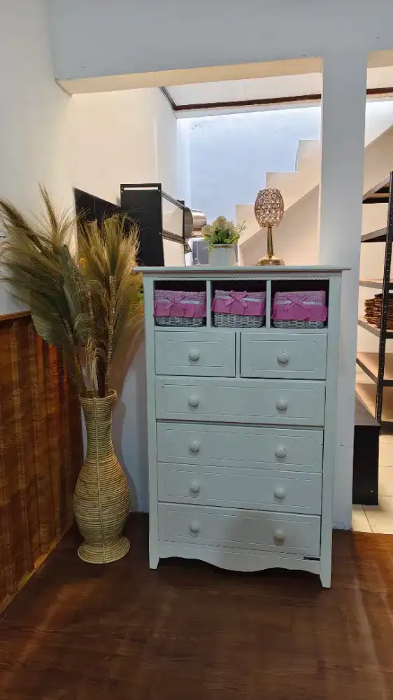 Jual lemari second model antik