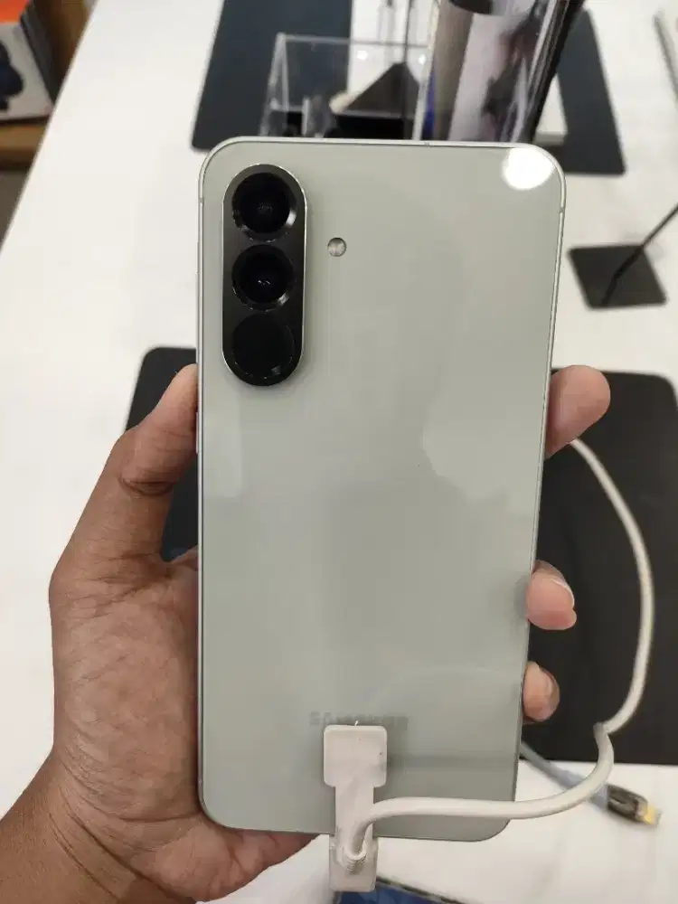 SAMSUNG A56 5G 8/256 12/256