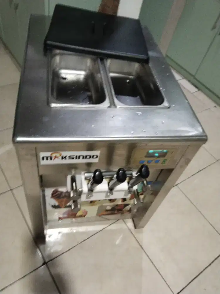 Dijual mesin es krim ice cream maksindo