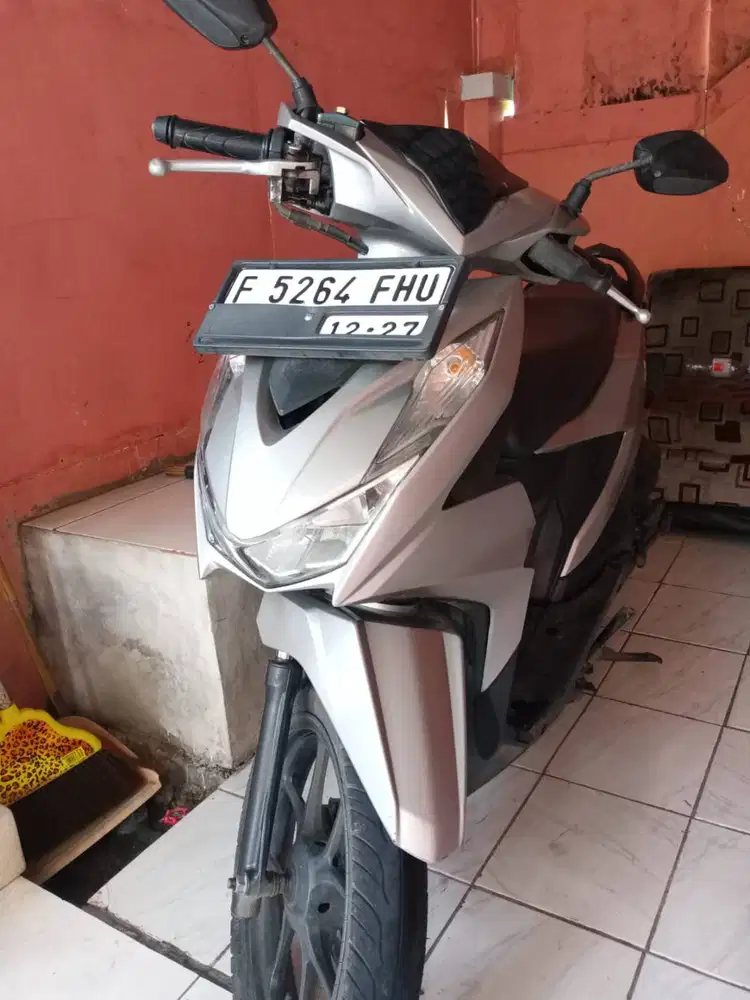 JUAL MOTOR BEKAS HONDA BEAT SILVER, TAHUN 2022