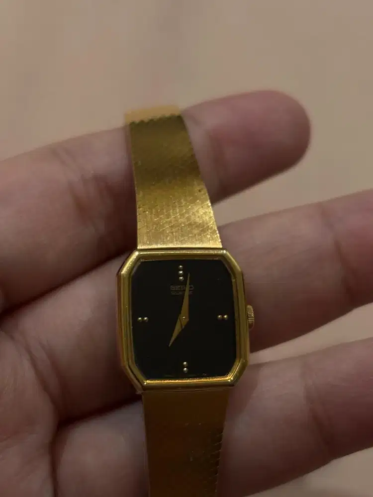 Seiko integrated black dial wrist 18cm