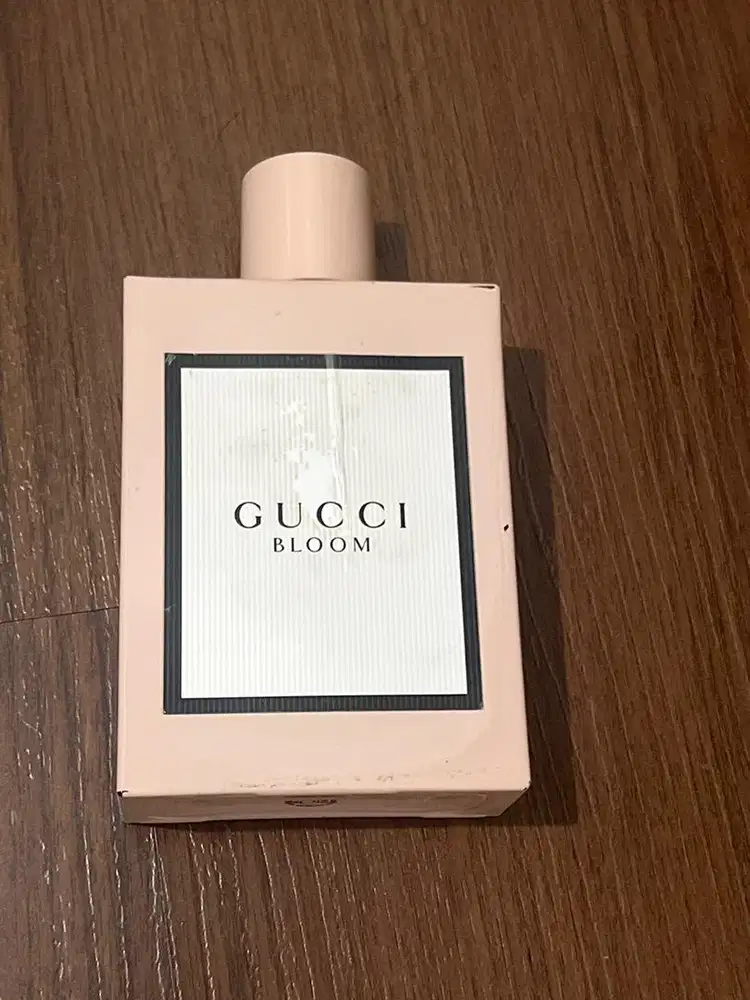 Botol parfum Gucci Bloom