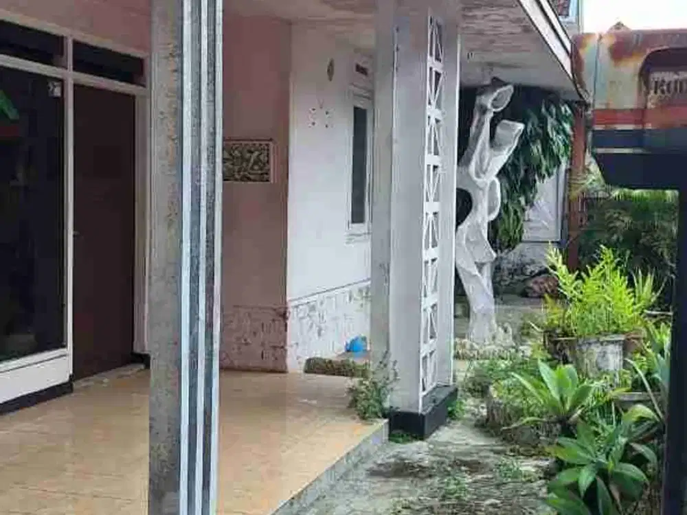 RUMAH BANGUNAN LAMA LOKASI RAMPAL CELAKET MALANG