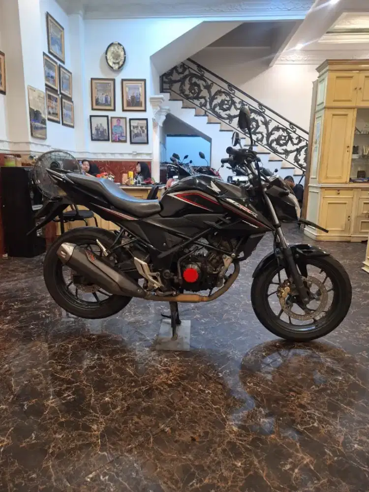 JUAL CEPAT CB 150 R 2016 MOTOR GRES PAJAK HIDUP MESIN HALUS KM LOW