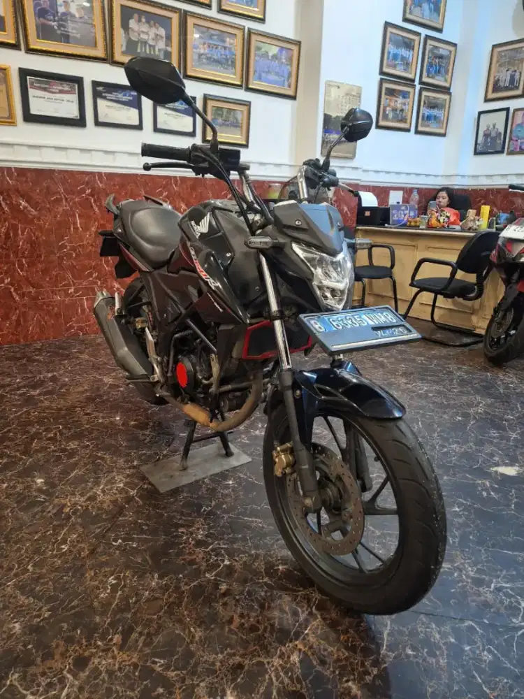 JUAL CEPAT CB 150 R 2016 MOTOR GRES PAJAK HIDUP MESIN HALUS KM LOW