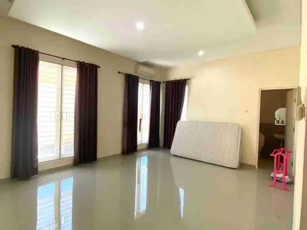 RUMAH TERAWAT MURAH HANYA 2 Man BARU RENOV SIAP HUNI, KAMAR BESAR BESAR
