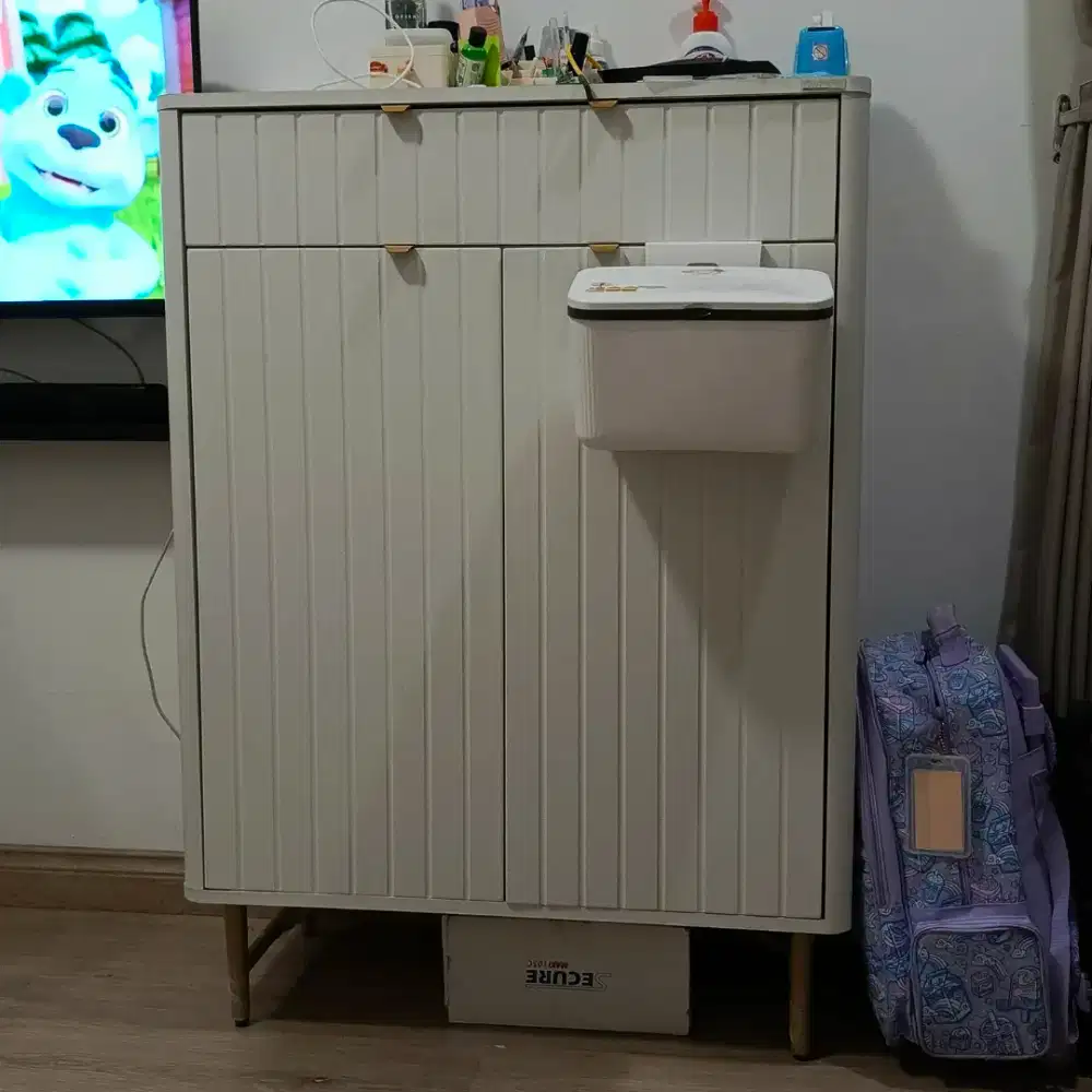 Lemari sepatu avanti preloved