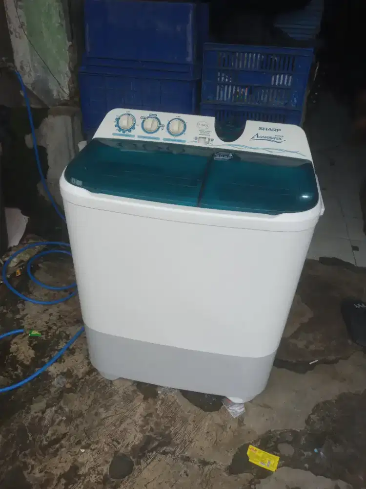 Di jual mesin cuci 2 tabung merek sharp