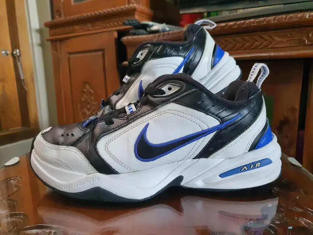 Sepatu Tenis Nike Air Monarch