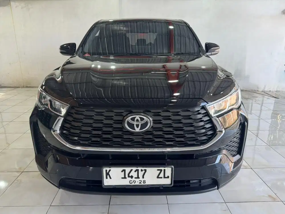 Toyota innova 2023 zenix