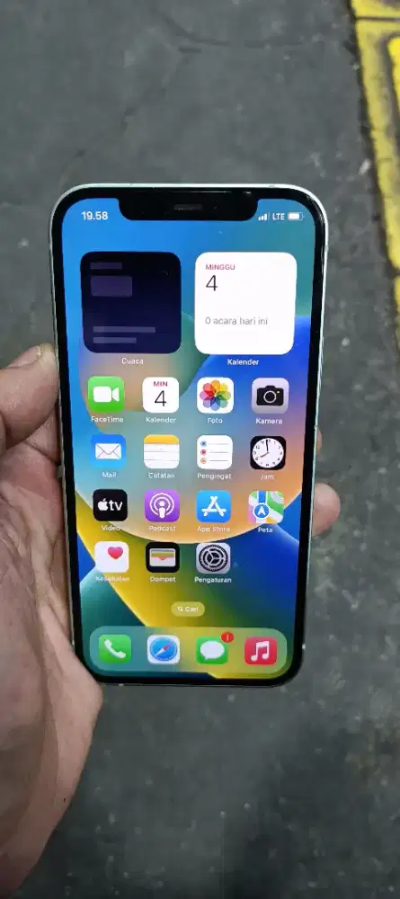 Iphone 12.   128 gb inter