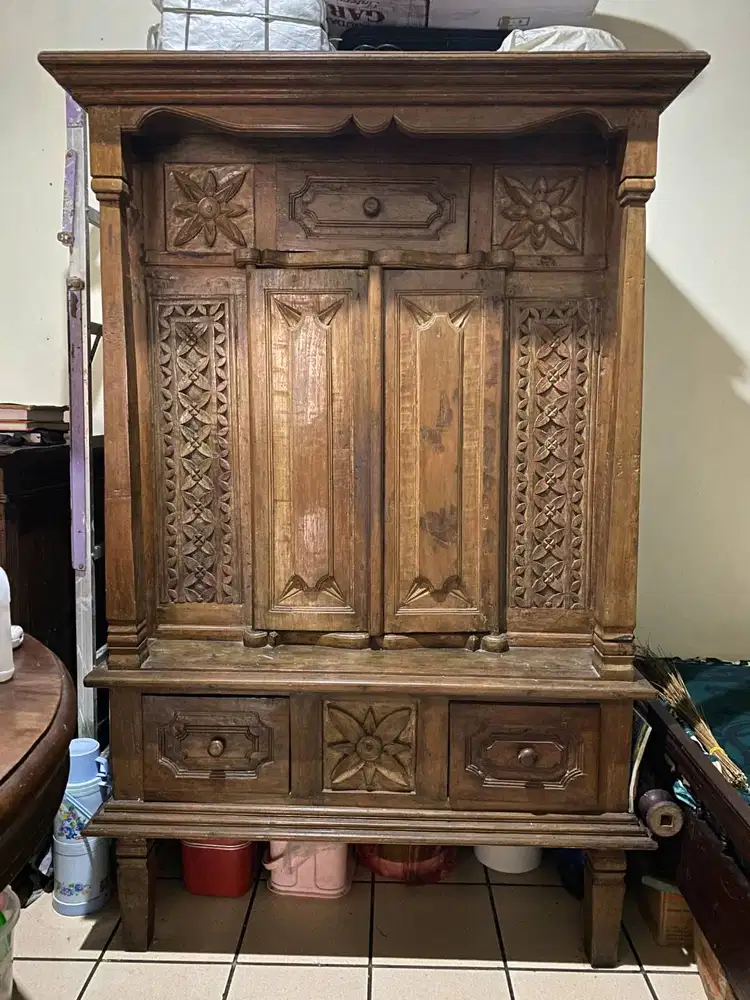 Lemari Antik - Kayu Jati