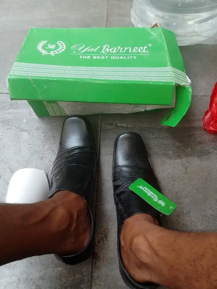 Sepatu kantor uk 43