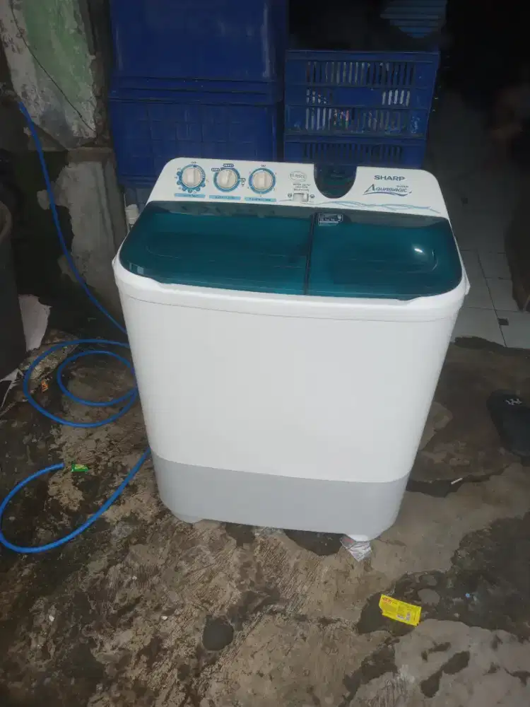 Di jual mesin cuci 2 tabung merek sharp