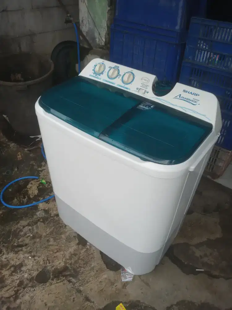 Di jual mesin cuci 2 tabung merek sharp