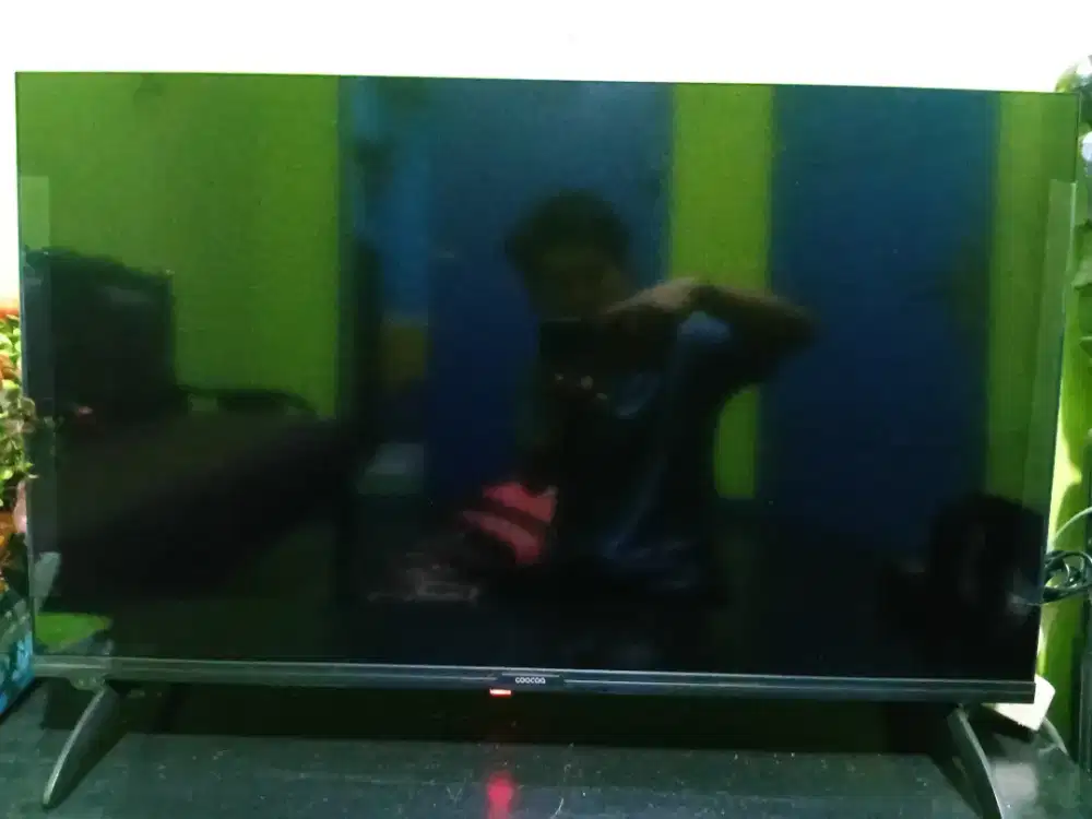 Di jual tv led merek coocaa uk 32inc pemakaian baru 1bulan