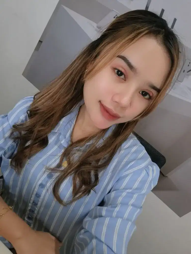 Mencari pekerjaan host live