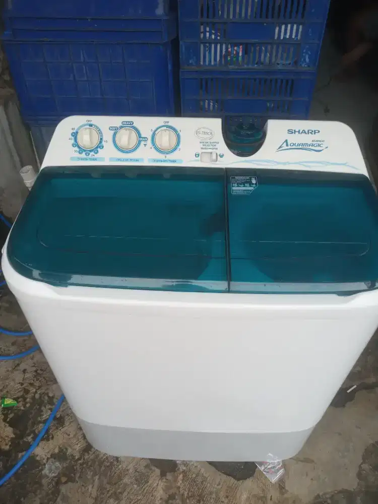 Di jual mesin cuci 2 tabung merek sharp
