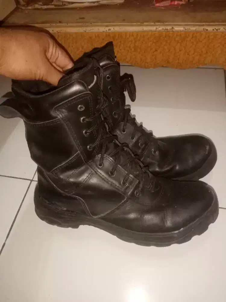 Sepatu pdl ukuran 42