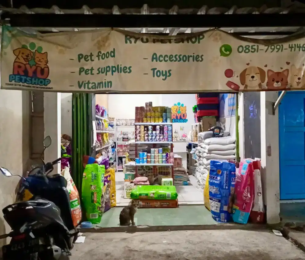 Kasir dan penjaga Petshop