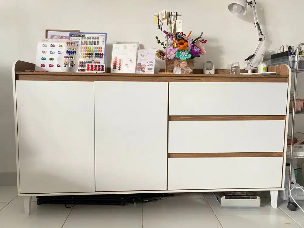 Buffet / Lemari Serbaguna Minimalis – Kondisi Sangat Baik