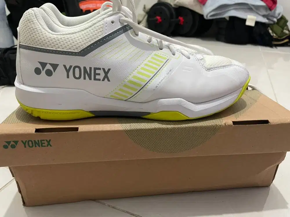 Sepatu second Yonex strider flow 100% Original, Size 43