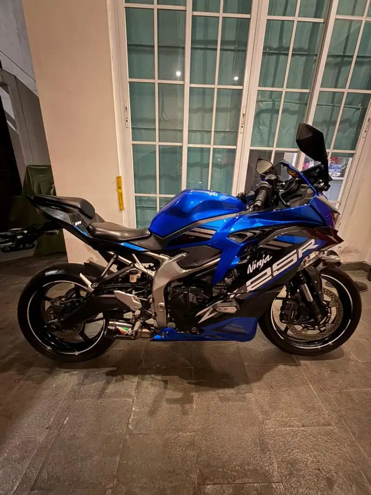 Kawasaki ZX25R SE-ABS BIRU Candy Plasma Blue 2020