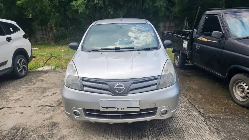 DIJUAL NISSAN GRAND LIVINA XV TAHUN 2011