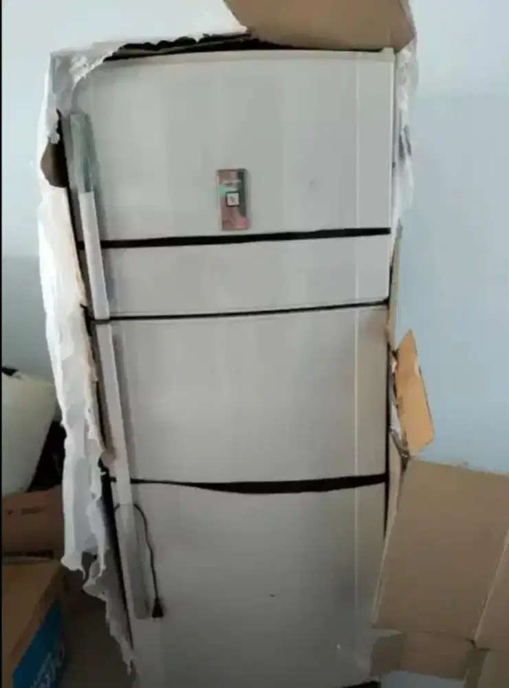 Kulkas sharp 2 pintu volume 350 liter