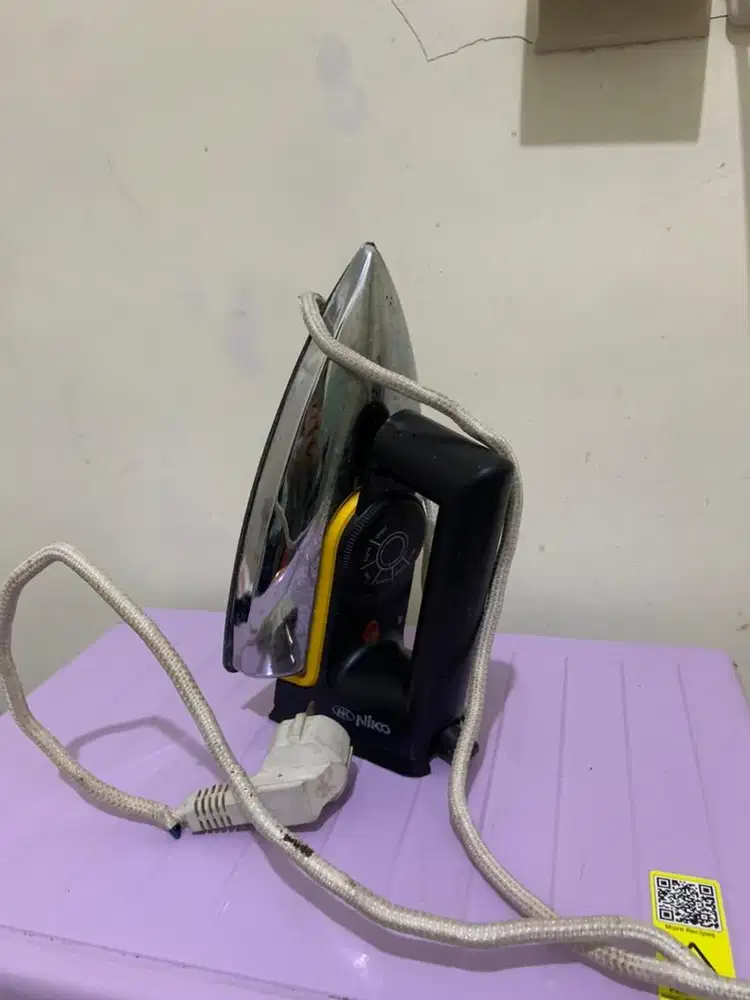 setrika dan gantungan baju free hanger