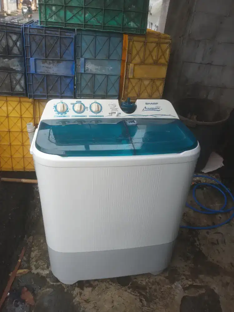 Di jual mesin cuci 2 tabung merek sharp