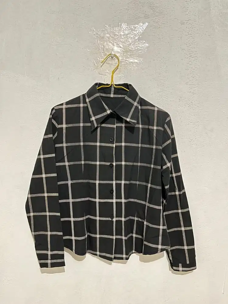 Kemeja kotak kotak hitam atasan formal wanita