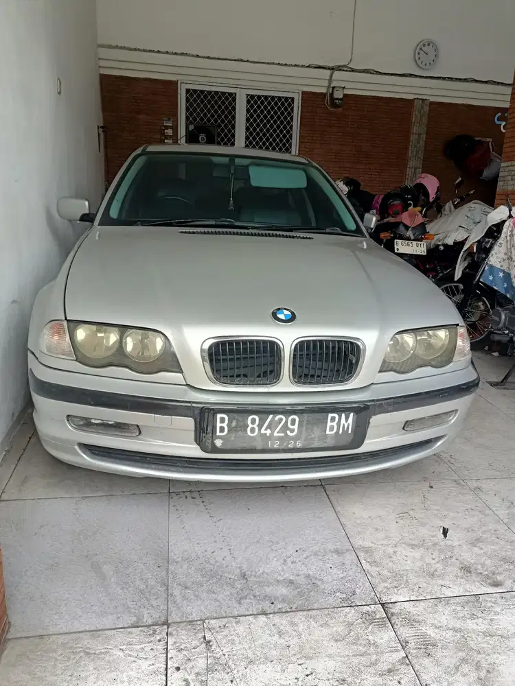 BMW 318i 2001 Bensin