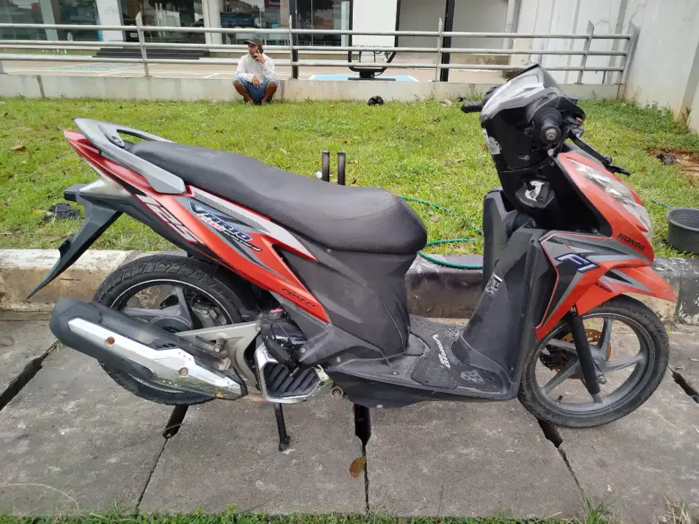 Honda Vario 125 KZR '2014warna merah (E) Cirebon