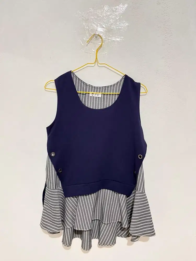 Baju atasan wanita kantor casual look