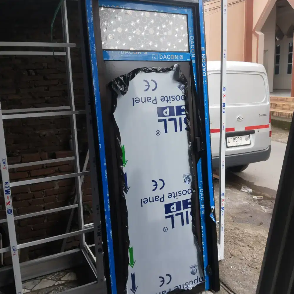 Pintu kamar mandi almuniun