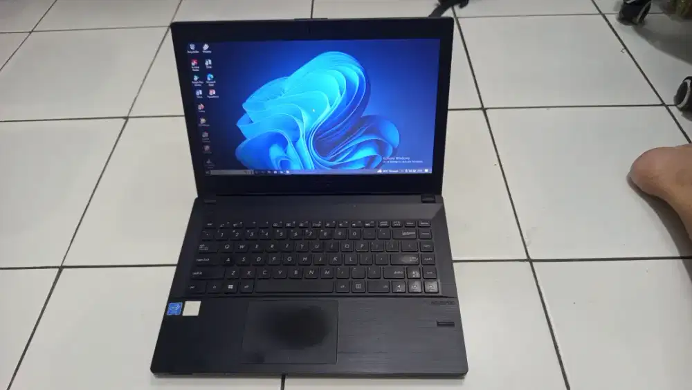 Laptop Asus P242OS