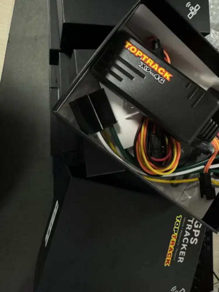 GPS TRACKER SUDAH TERMASUK BIAYA  PEMASANGAN