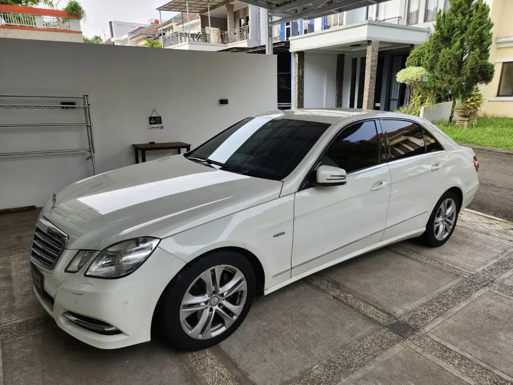 Mercedes-Benz E200 2011 Bensin
