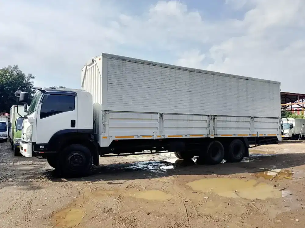 ISUZU GIGA FVM240PS TRONTON 10RODA WINGBOX NOPOL B ORIGINAL SIAPKERJA