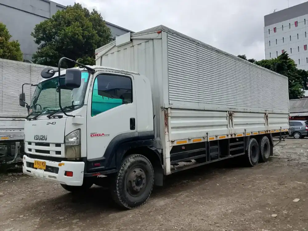 ISUZU GIGA FVM240PS 2018 TRONTON 10RODA WINGBOX NOPOL B SIAP KERJA