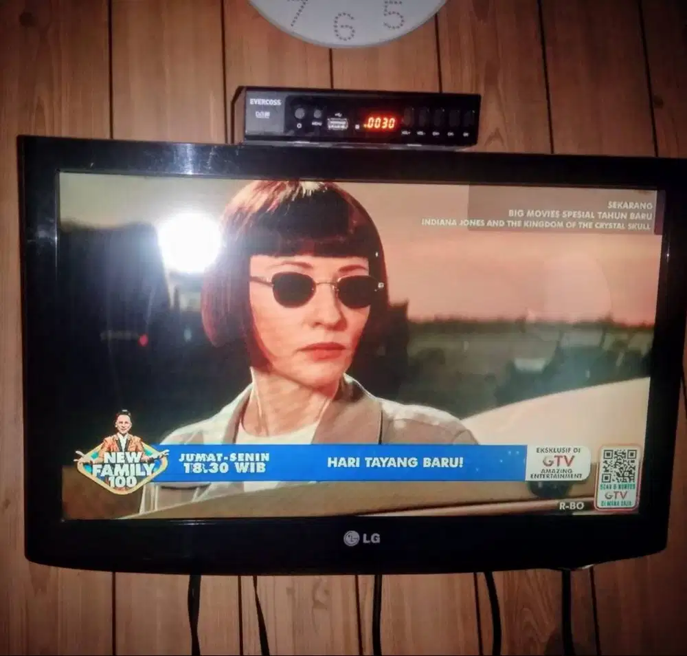 DIJUAL Set TV merk LG + SetTopBox EVERCOSS DIJAMIN BAGUS!