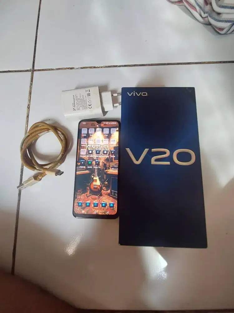 Handphone Vivo V20 Bekas 8/128