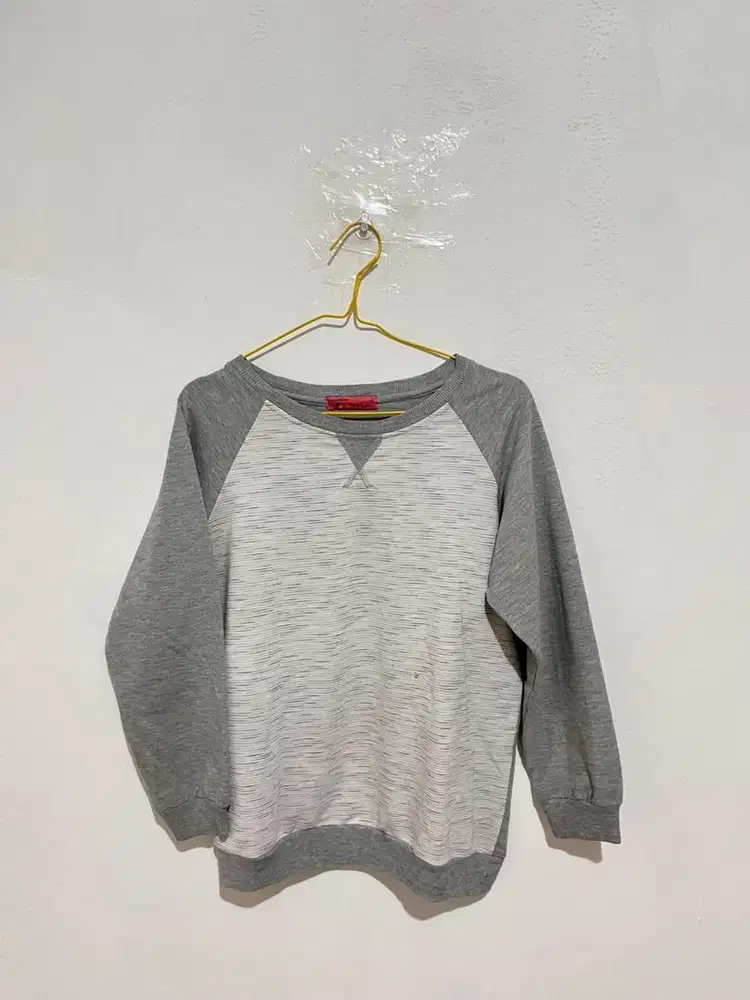 Sweatshirt Wanita Abu-Abu casual