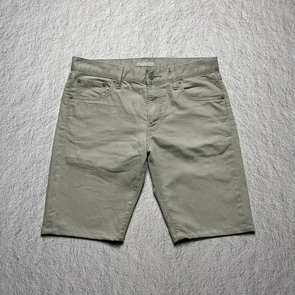 SHORT PANTS UNIQLO CELANA PENDEK CHINO CREAM TEBAL ORIGINAL