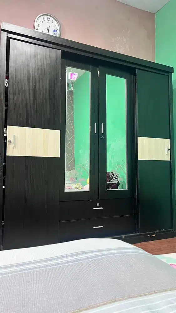 Lemari pakaian 4 pintu bagus dan murah