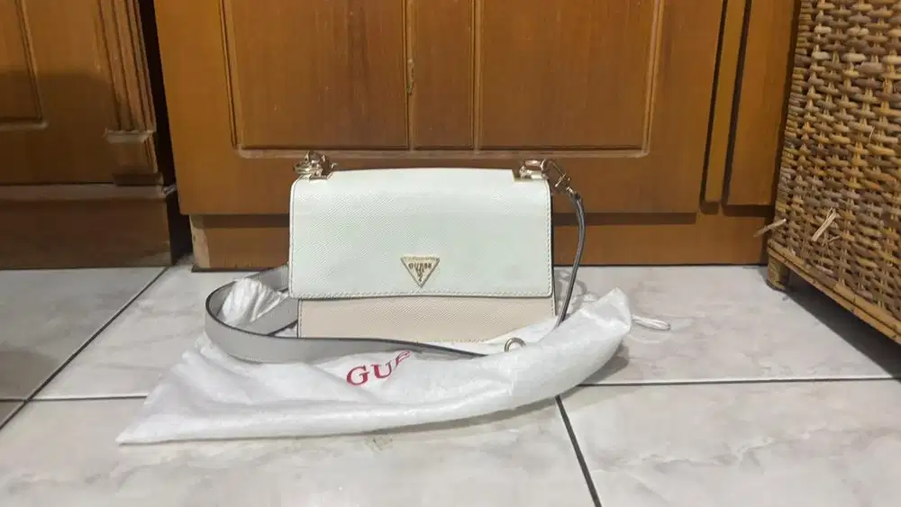 GUESS SHOULDER BAG