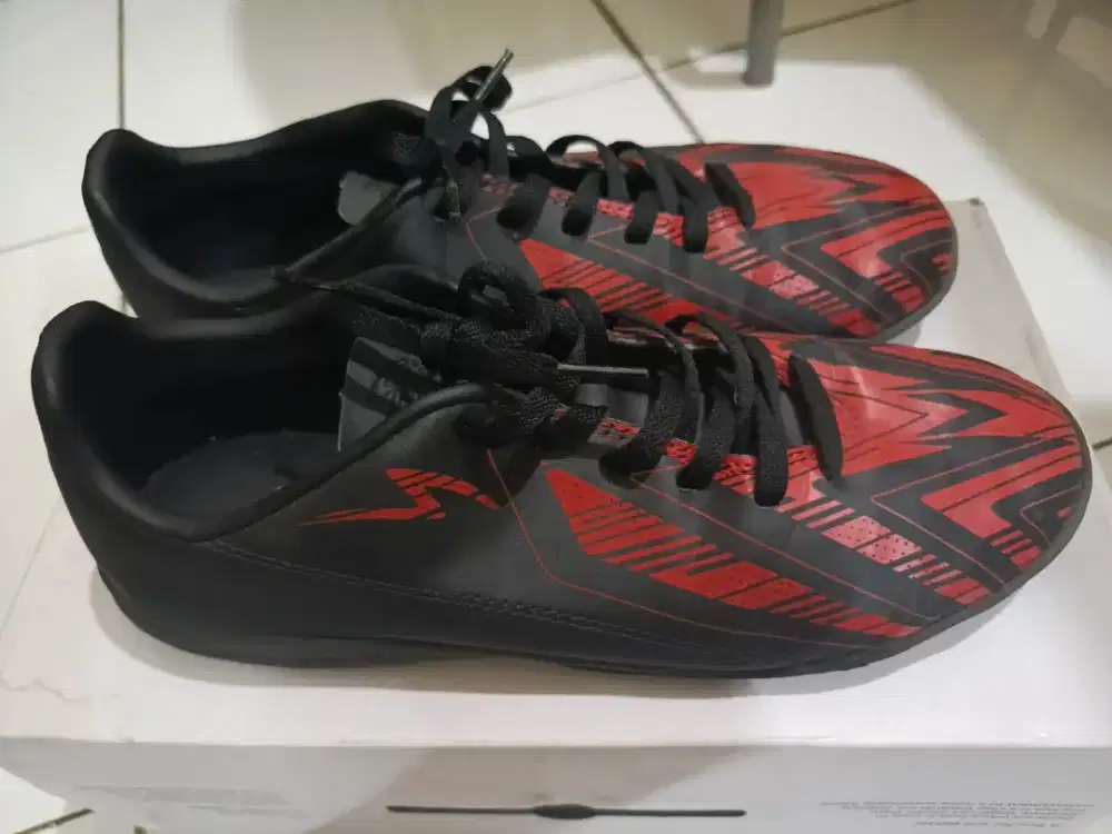 Jual aja sepatu futsal specs baru 3x pake mini soccer sangat baik