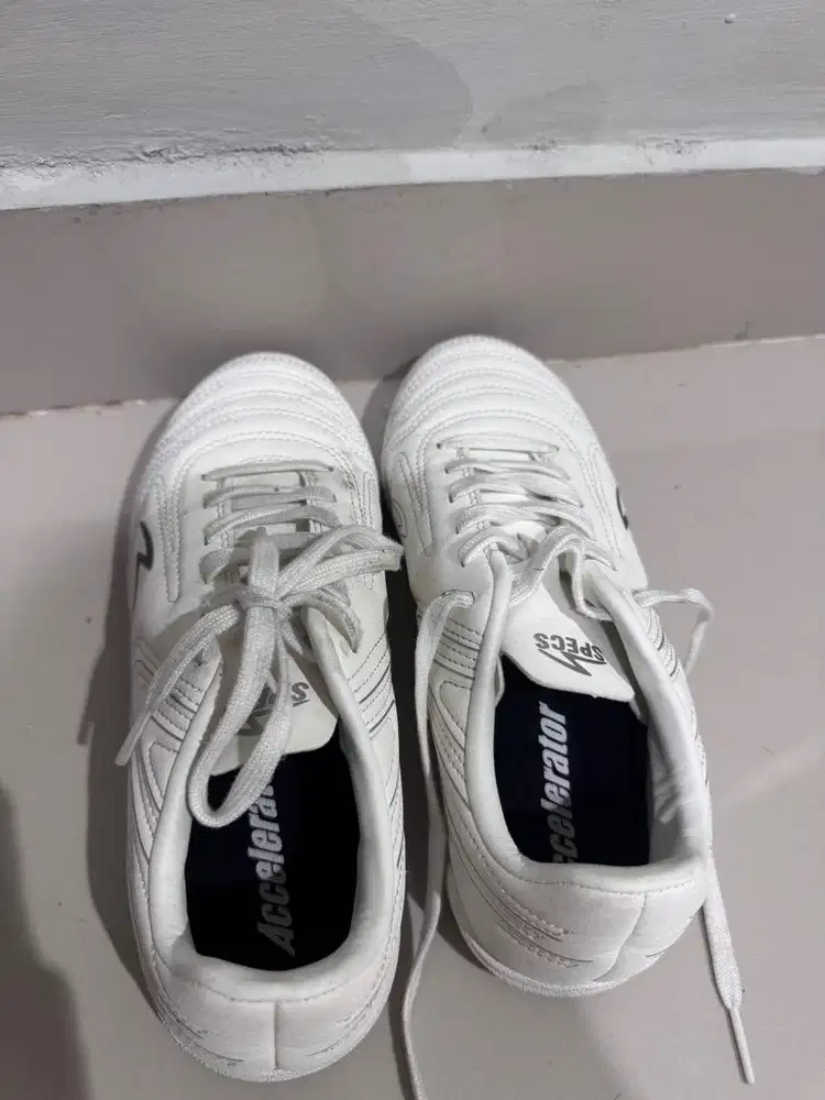Sepatu futsal - specs