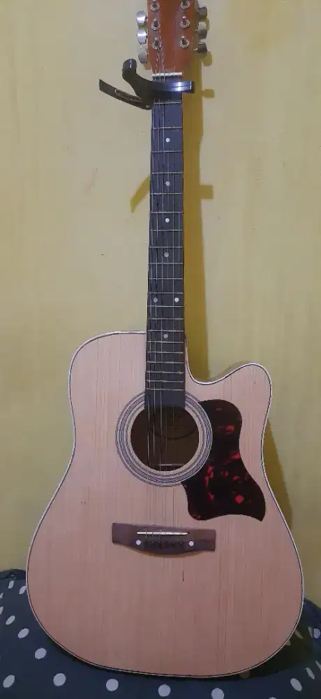 Gitar yamaha F 1000